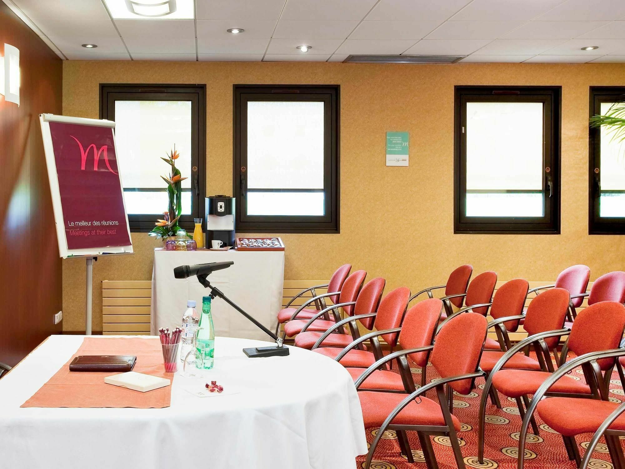 Mercure Pau Palais Des Sports ภายนอก รูปภาพ